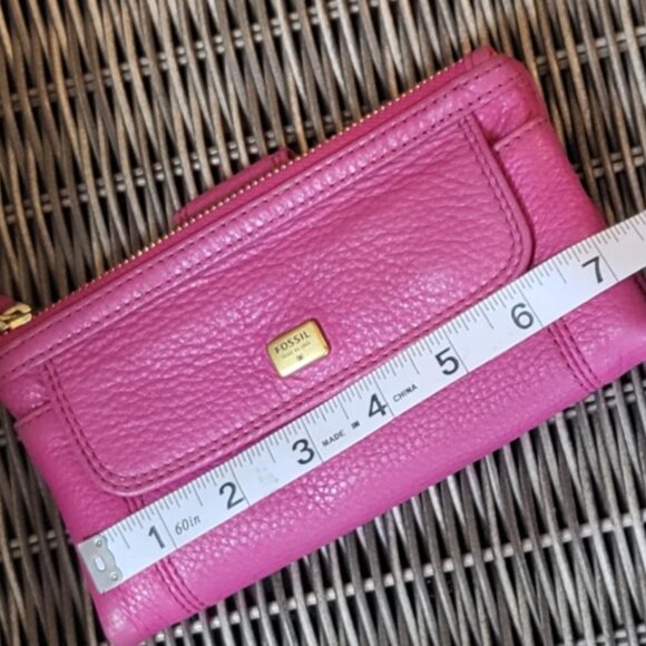 Fossil Issue No. 1954 Pink Leather Wallet - Picture 8 of 15